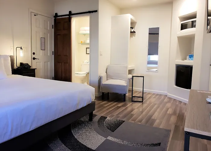Iron Horse Motel 3*