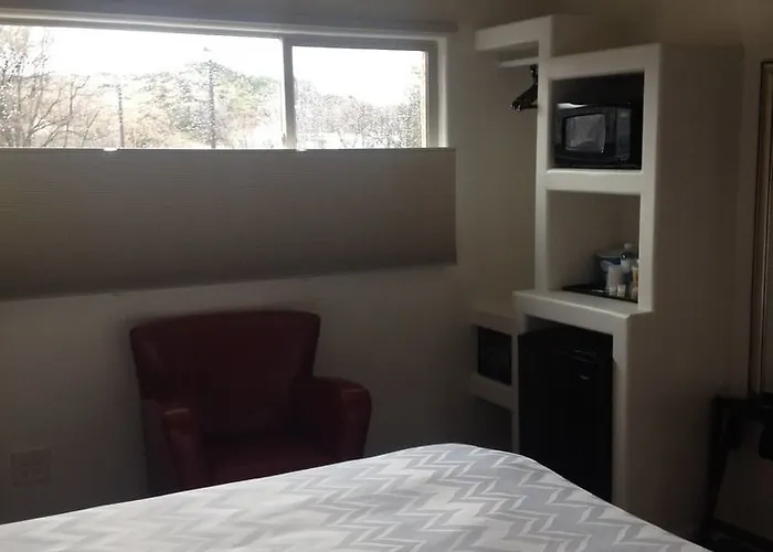 Iron Horse Motel 3*